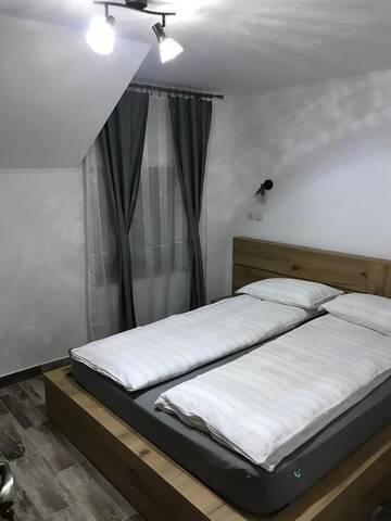 Фото номера Двухместный номер с 1 кроватью Проживание в семье La Turcu г. Вэльюг 4