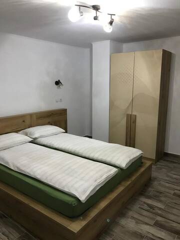 Фото номера Трехместный номер Проживание в семье La Turcu г. Вэльюг 6